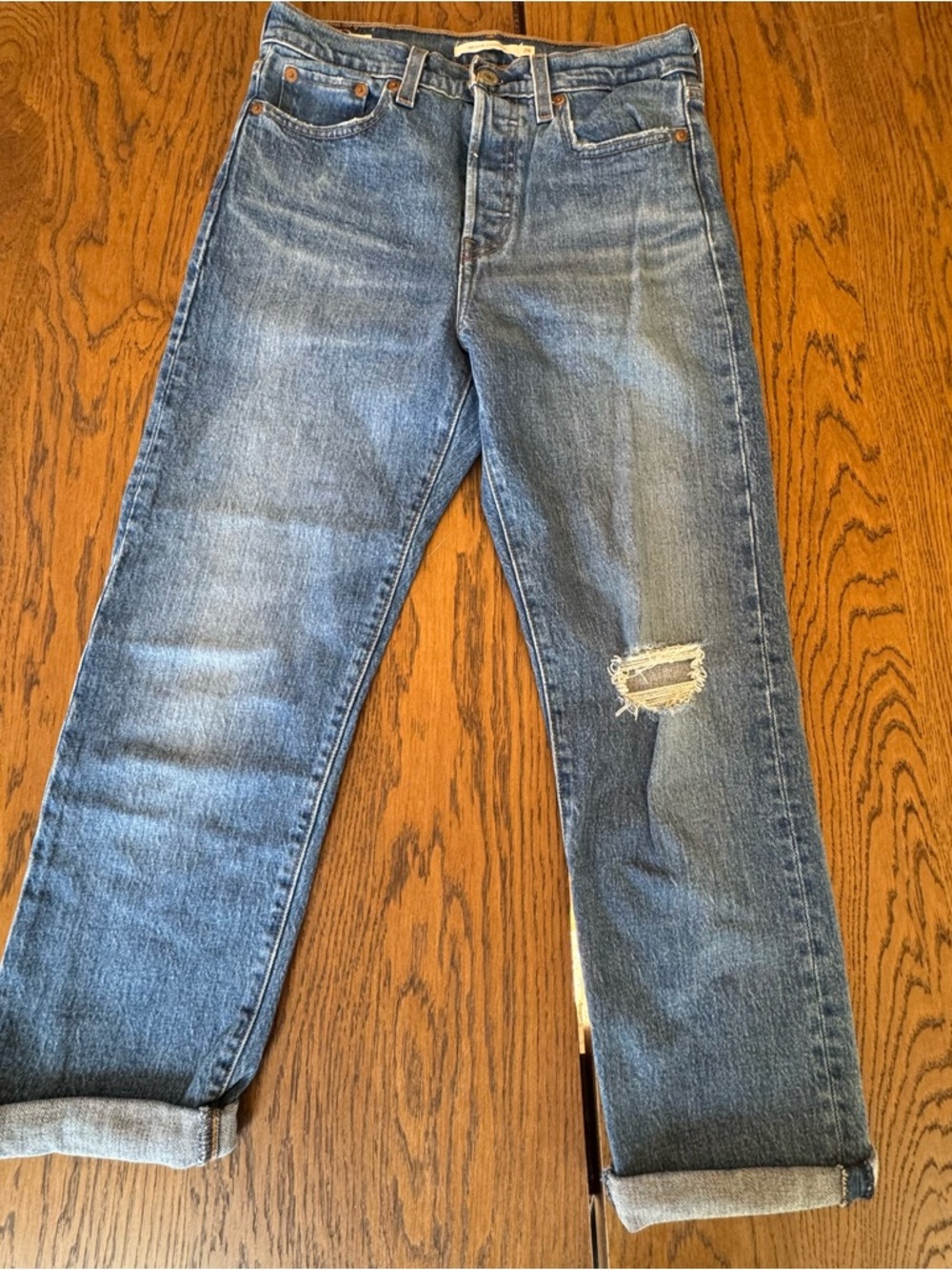 Levi's  Wedgie Straight Leg Jeans with Knee Rip light distressed Size 26